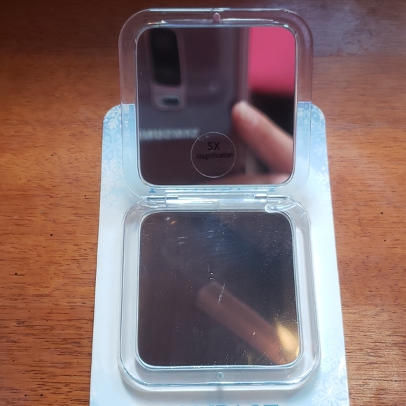 Holiday Let It Snow Compact - Picture 2 of 5